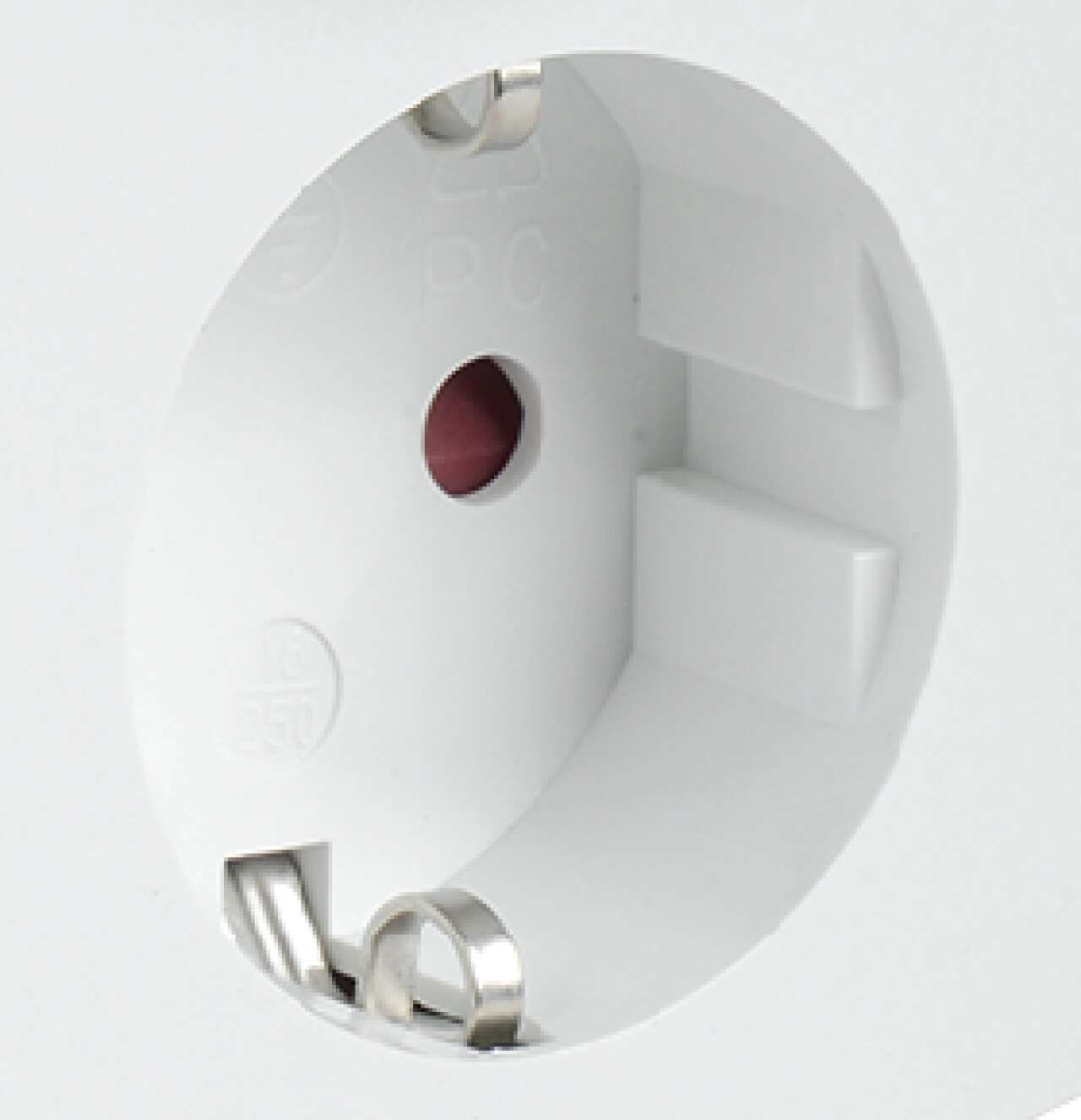 Защитные шторки предохраняют от загрязнения функциональную часть адаптера.