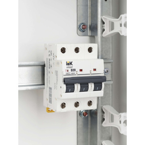 ARMAT Автоматический выключатель M06N 3P D 20А IEK