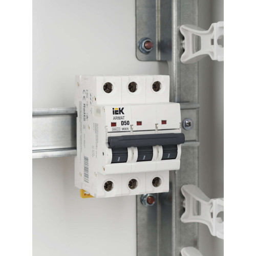 ARMAT Автоматический выключатель M06N 3P D 50А IEK