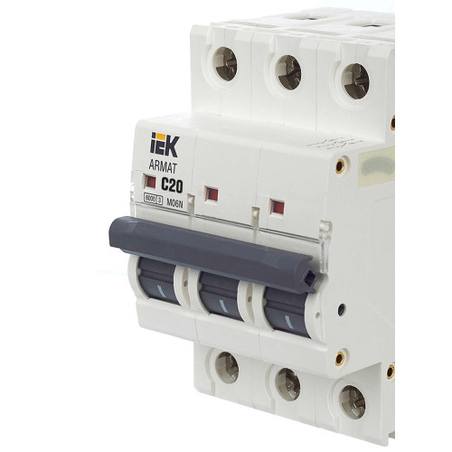 ARMAT Автоматический выключатель M06N 3P C 20А IEK