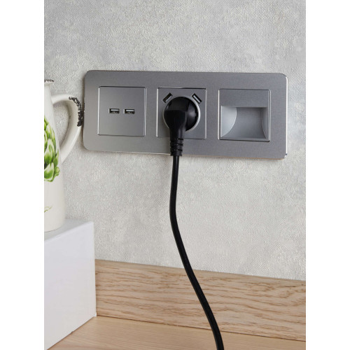 BRITE Розетка 1-местная с заземлением с защитными шторками 16А с USB A+A 5В 2,1А РЮш10-1-БрА алюминий IEK
