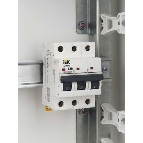ARMAT Автоматический выключатель M06N 3P C 50А IEK