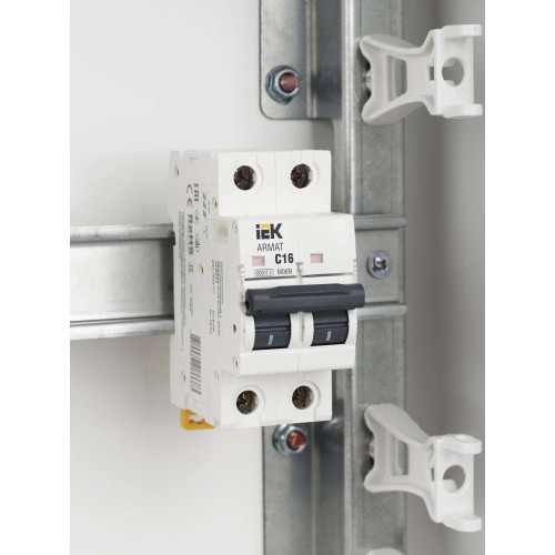 ARMAT Автоматический выключатель M06N 2P C 16А IEK