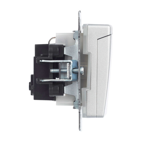 BRITE Розетка 1-местная с заземлением с защитными шторками и крышкой 16А IP44 РСбш10-3-44-БрА алюминий IEK