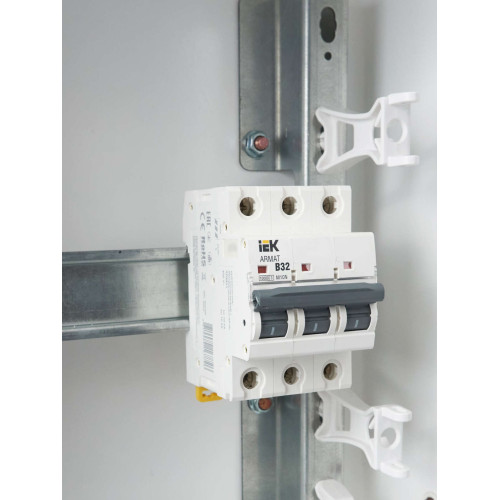 ARMAT Автоматический выключатель M10N 3P B 32А IEK
