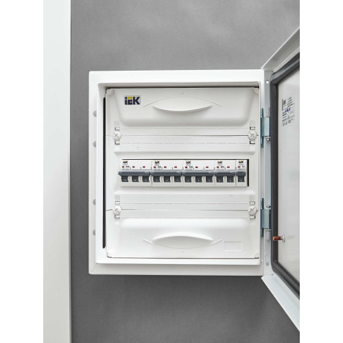 ARMAT Автоматический выключатель M06N 3P C 20А IEK