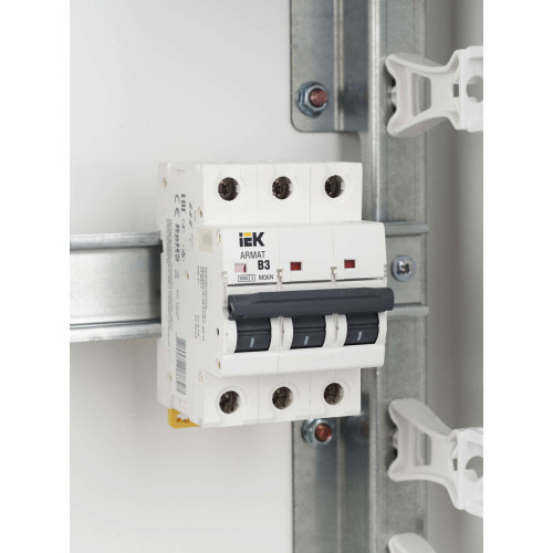 ARMAT Автоматический выключатель M06N 3P B 3А IEK