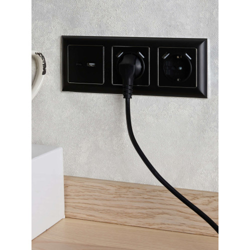 BRITE Розетка 1-местная с заземлением с защитными шторками 16А с USB A+A 5В 2,1А РЮш10-1-БрЧ черный IEK
