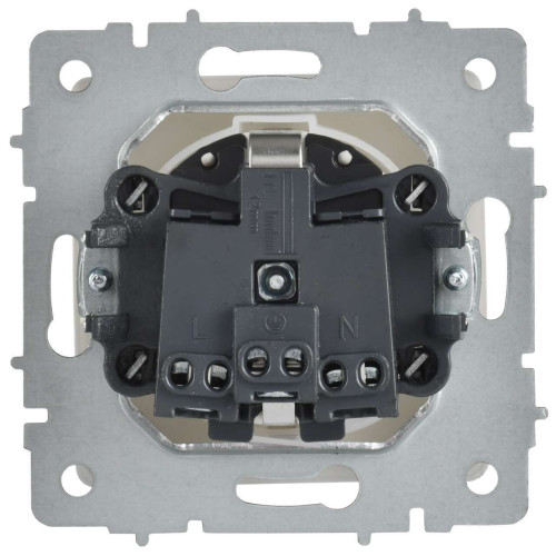 BRITE Розетка 1-местная с заземлением с защитными шторками и крышкой 16А IP20 РСбш10-3-БрАБ арктический белый IEK