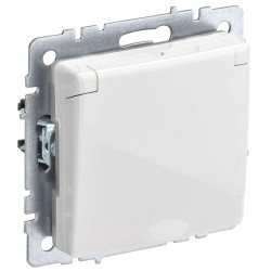BRITE Розетка 1-местная с заземлением с защитными шторками и крышкой 16А IP20 РСбш10-3-БрБ белый IEK