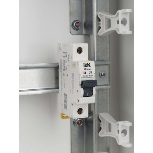 ARMAT Автоматический выключатель M06N 1P C 6А IEK