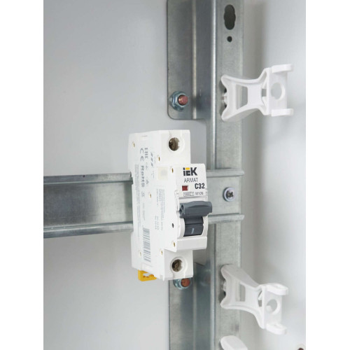 ARMAT Автоматический выключатель M10N 1P C 32А IEK