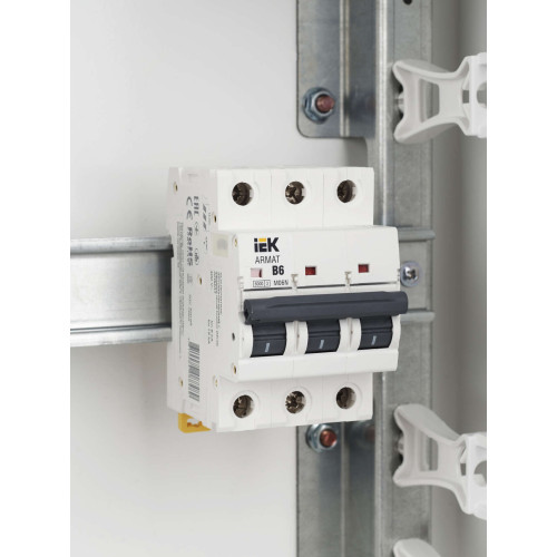 ARMAT Автоматический выключатель M06N 3P B 6А IEK