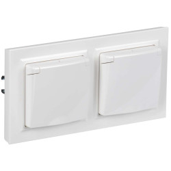 BRITE Комплект 1-местная с заземлением с защитными шторками и крышкой 16А IP44 2 штуки в сборе с двойной рамкой РСбш10-3-44-БрБ белый
