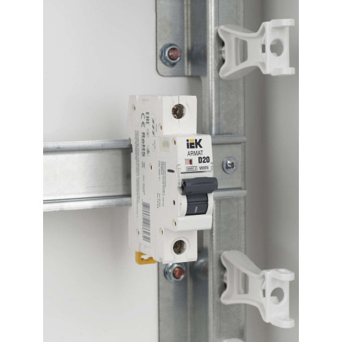 ARMAT Автоматический выключатель M06N 1P D 20А IEK