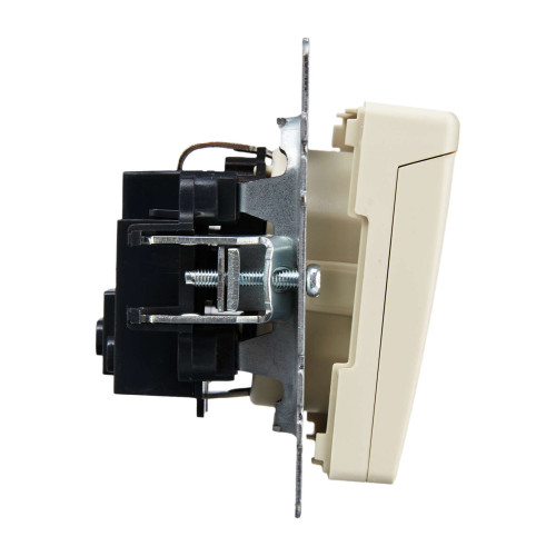 BRITE Розетка 1-местная с заземлением с защитными шторками и крышкой 16А IP20 РСбш10-3-БрКр бежевый IEK