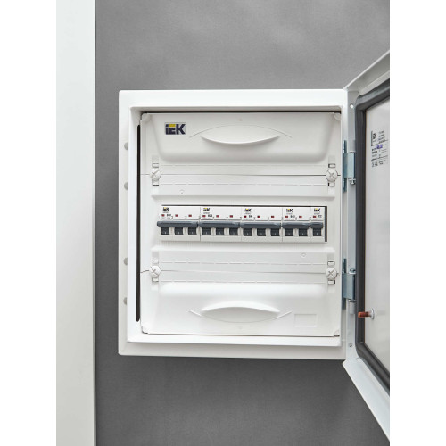 ARMAT Автоматический выключатель M06N 3P B 4А IEK