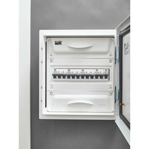 ARMAT Автоматический выключатель M06N 3P C 32А IEK