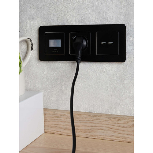 BRITE Розетка 1-местная с заземлением с защитными шторками 16А с USB A+C 18Вт РЮш11-1-БрЧ черный IEK