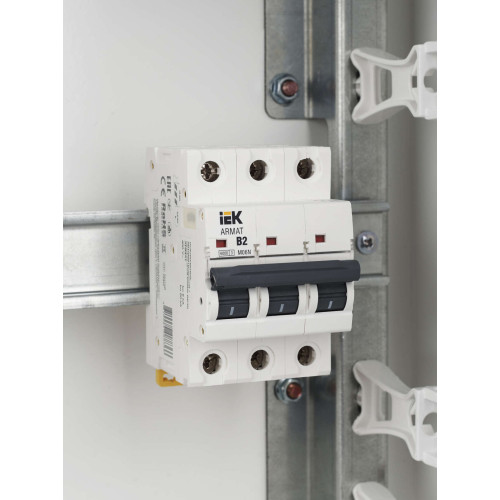 ARMAT Автоматический выключатель M06N 3P B 2А IEK