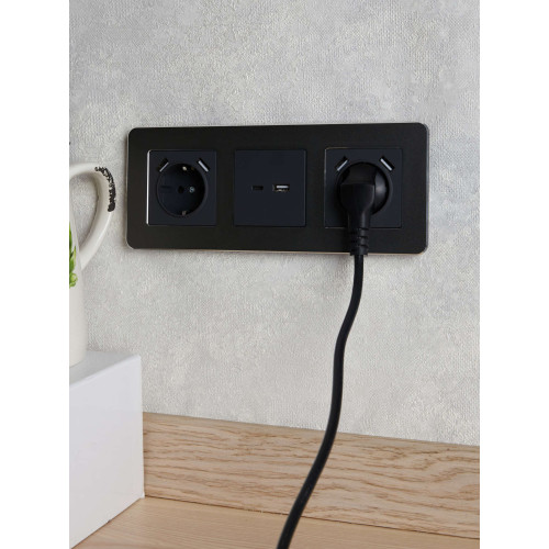 BRITE Розетка 1-местная с заземлением с защитными шторками 16А с USB A+A 5В 2,1А РЮш10-1-БрГ графит IEK