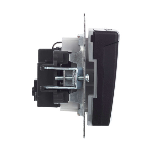 BRITE Розетка 1-местная с заземлением с защитными шторками и крышкой 16А IP44 РСбш10-3-44-БрЧ черный IEK