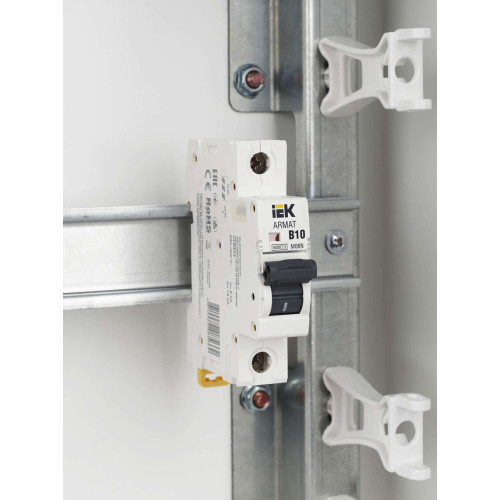ARMAT Автоматический выключатель M06N 1P B 10А IEK